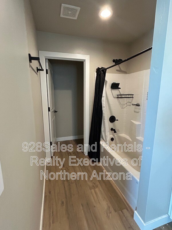 Building Photo - 12217 Bliss Ave