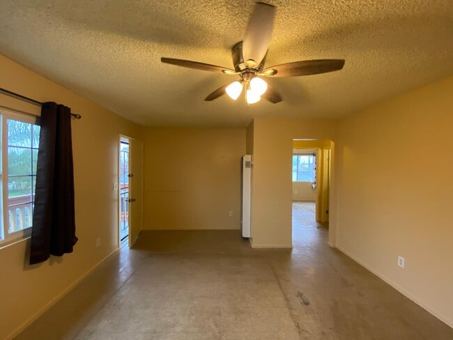 Building Photo - 15156 Elm Ct