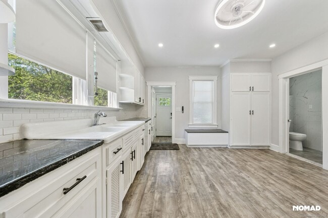 Building Photo - 28 Hollow Wood Ln