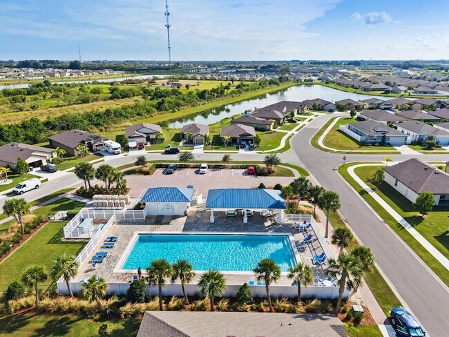 Building Photo - 1817 Party Pl