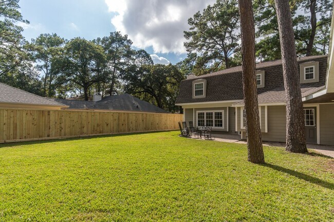 Building Photo - 726 Thistlewood Dr