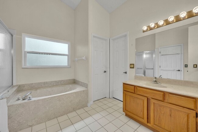 Building Photo - Great Oviedo Home in Bentley Woods!