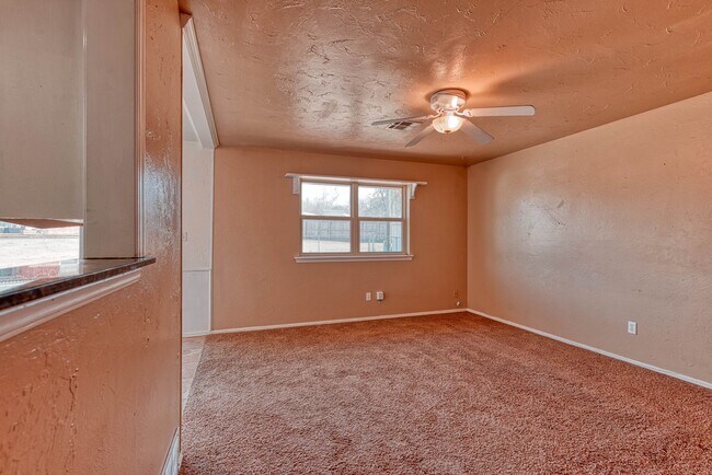 Building Photo - 204 Vickie Dr