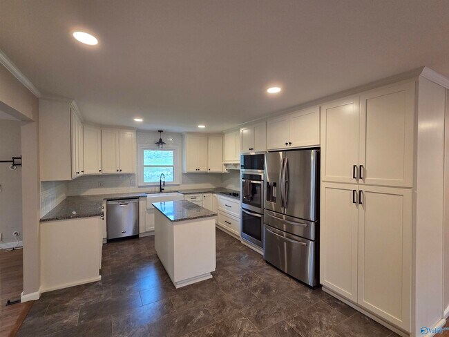 Building Photo - 907 Fagan Springs Dr SE