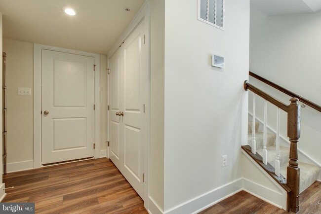 Building Photo - 2546 Buckthorn Dr