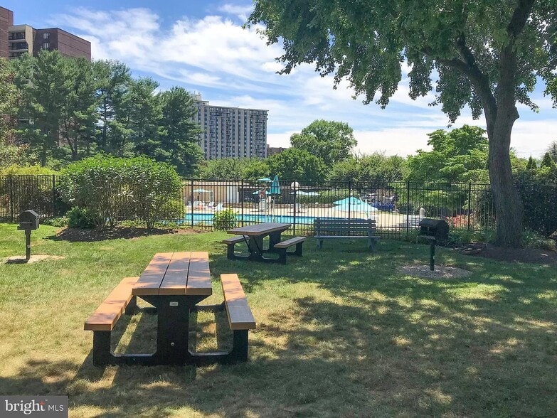 Picnic Area - 7529 Spring Lake Dr