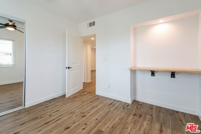 Building Photo - 1812 W Glenoaks Blvd