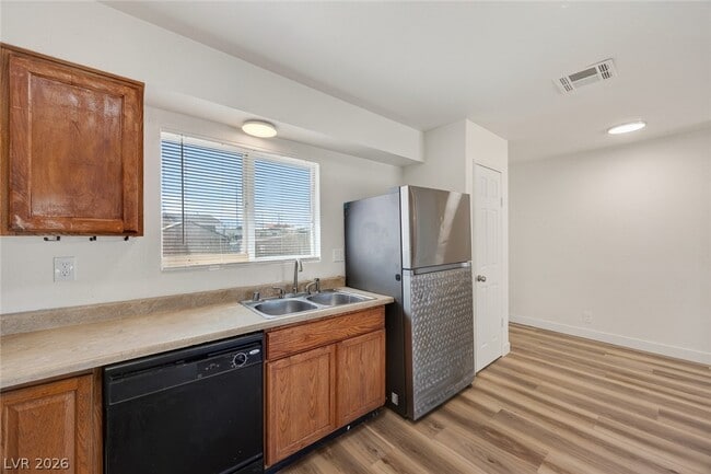 Building Photo - 1320 Gold Ave