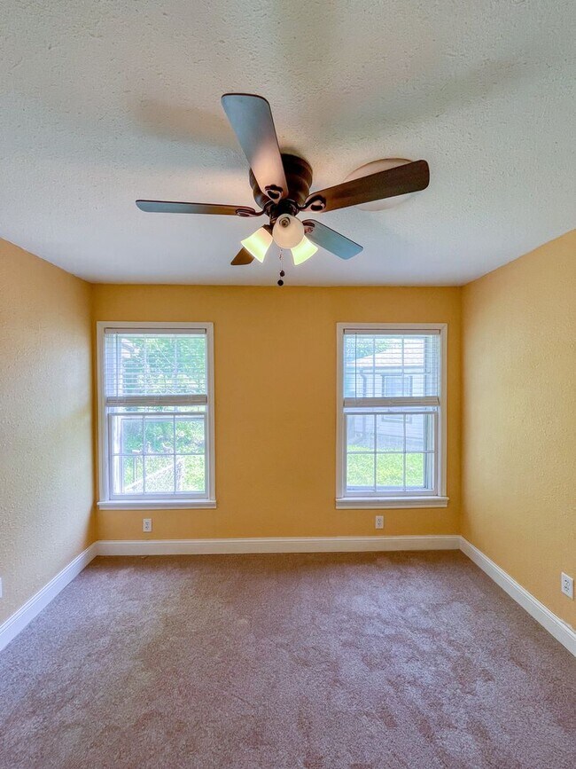 Building Photo - Available NOW!!!! This charming 1 story, 2...