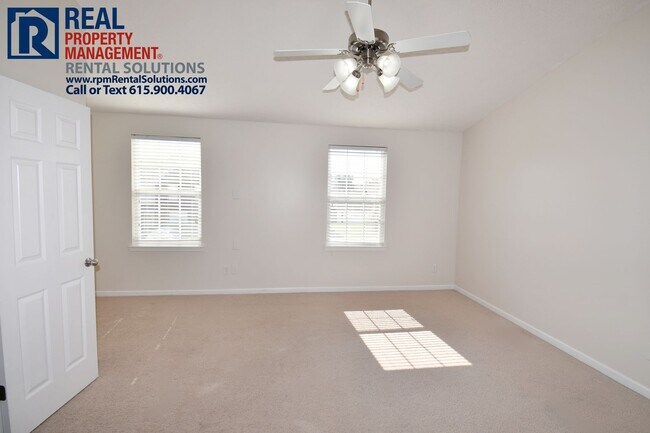 Building Photo - Beautiful Smyrna townhome less than 1 mile...