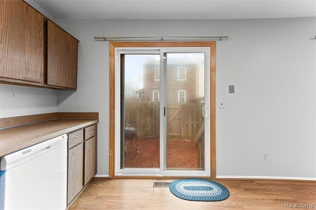 Building Photo - 3374 Burbank Dr