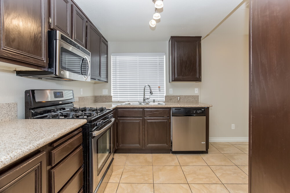 Building Photo - 4565 Savin Cir