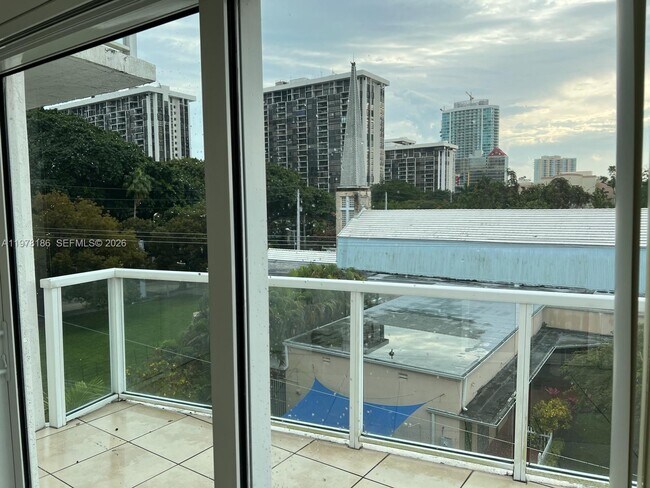 Building Photo - 1650 Brickell Ave