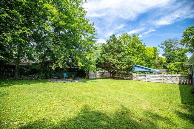 Building Photo - 201 Farlow Dr
