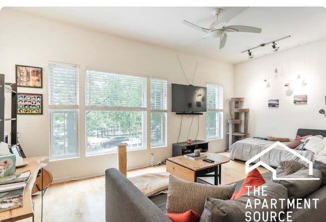 Building Photo - 1407 N Wicker Park Ave