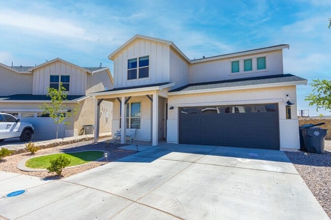 Building Photo - Beautiful home offers access to resort-style amenities