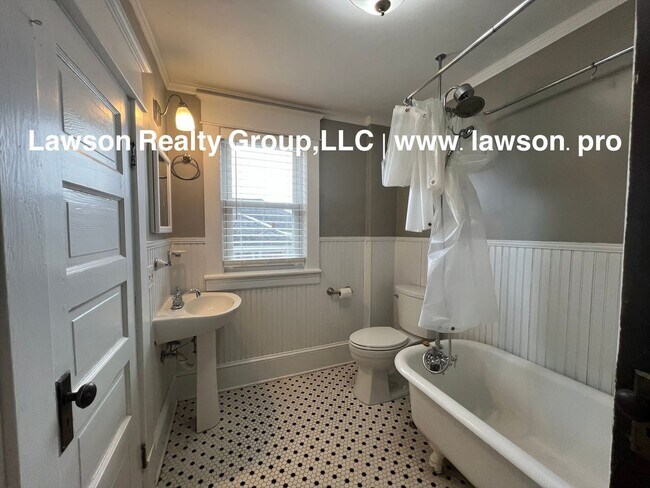 Building Photo - Heart of Grandin Court- Location, Location, Location!