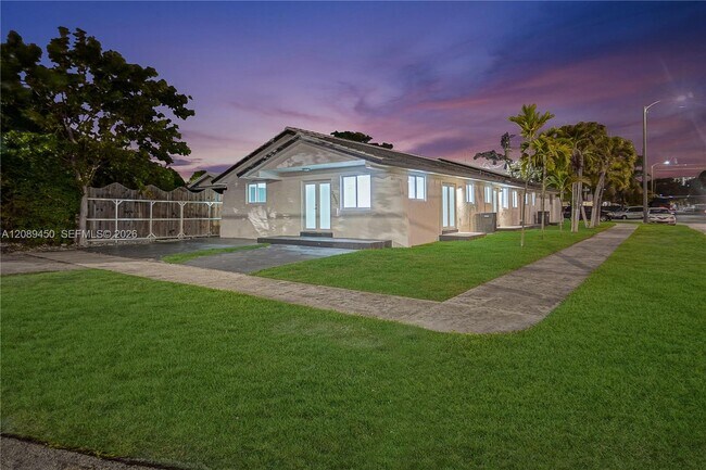 Building Photo - 2850 SW 24th St