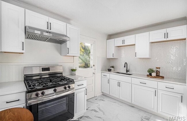 Building Photo - 24 Lamar Dr