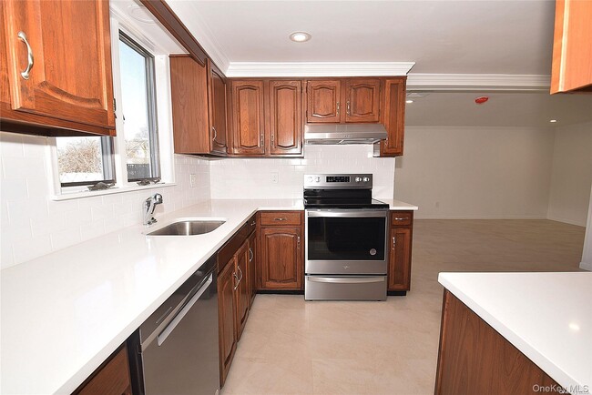 Building Photo - 27 N Lewis Pl