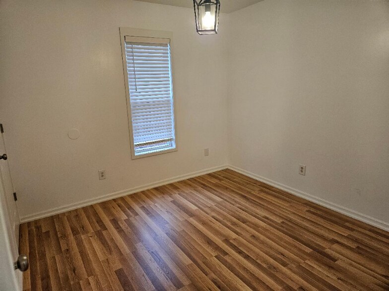 Building Photo - 1910 Bromwich Rd