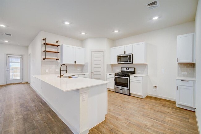 Building Photo - 131 Big Sandy Creek Dr