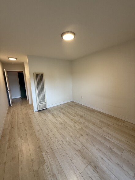 Building Photo - 409 Burchett St
