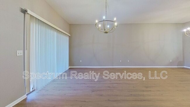 Building Photo - 3907 Summer Grove Way N