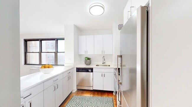 Building Photo - 96 Fifth Avenue