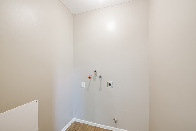 Building Photo - 2051 Oak Shores Dr