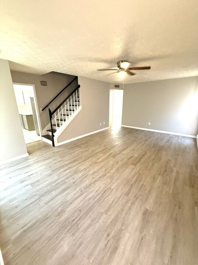Building Photo - **3 Bed 2 Bath Located in Brentwood ** Cal...