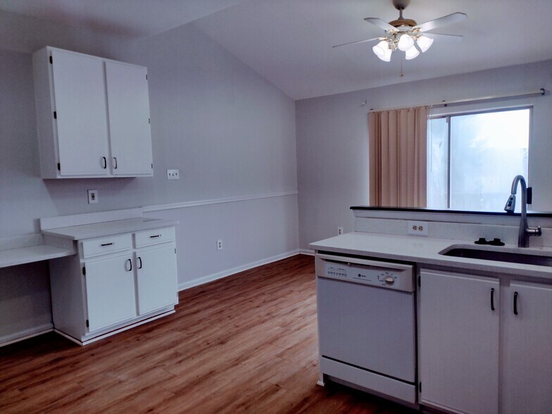 Building Photo - 12 Bailey Ln