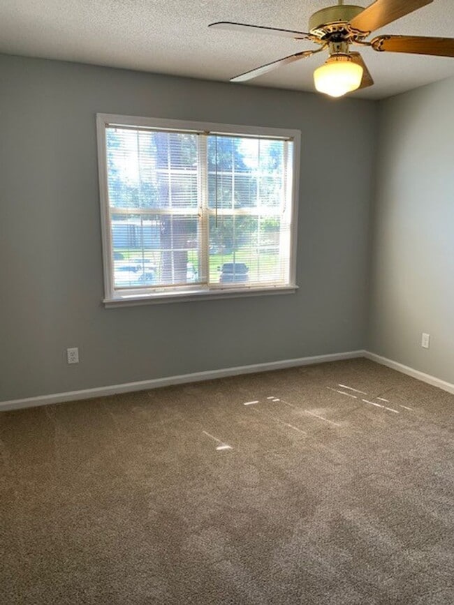 Building Photo - Remerton Townhomes