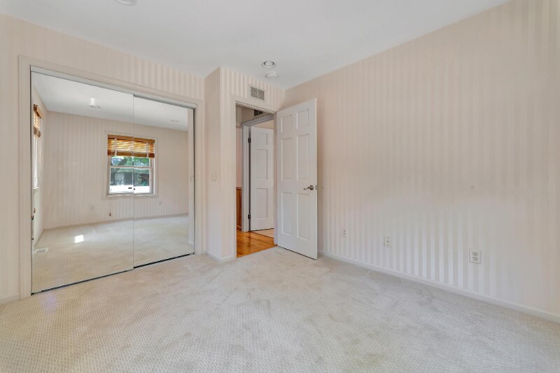 Building Photo - 4980 Ainsley Ave