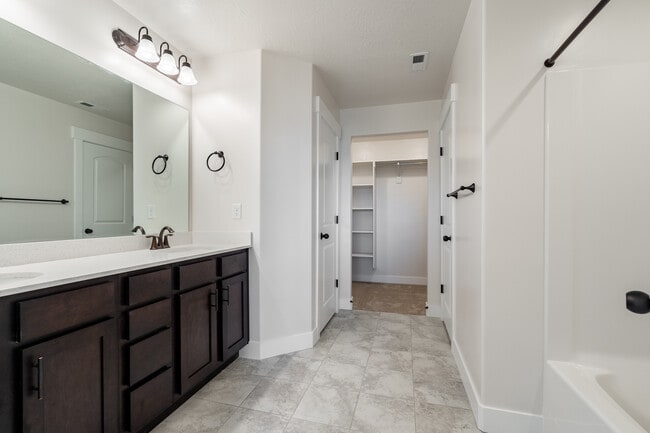 Building Photo - Big Horn Dr