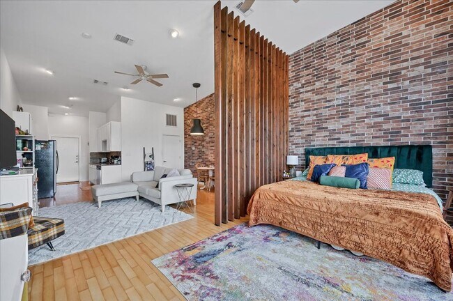 Building Photo - 2931 E 12th St