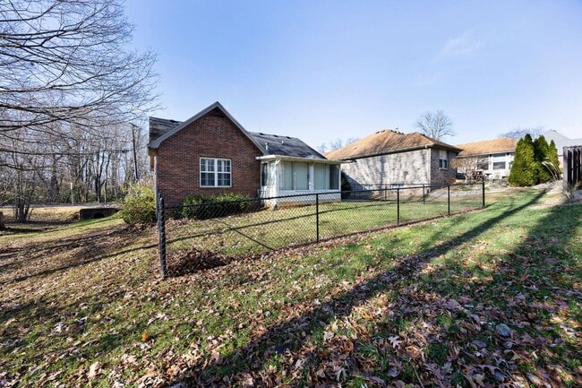 Building Photo - 1125 Oak St