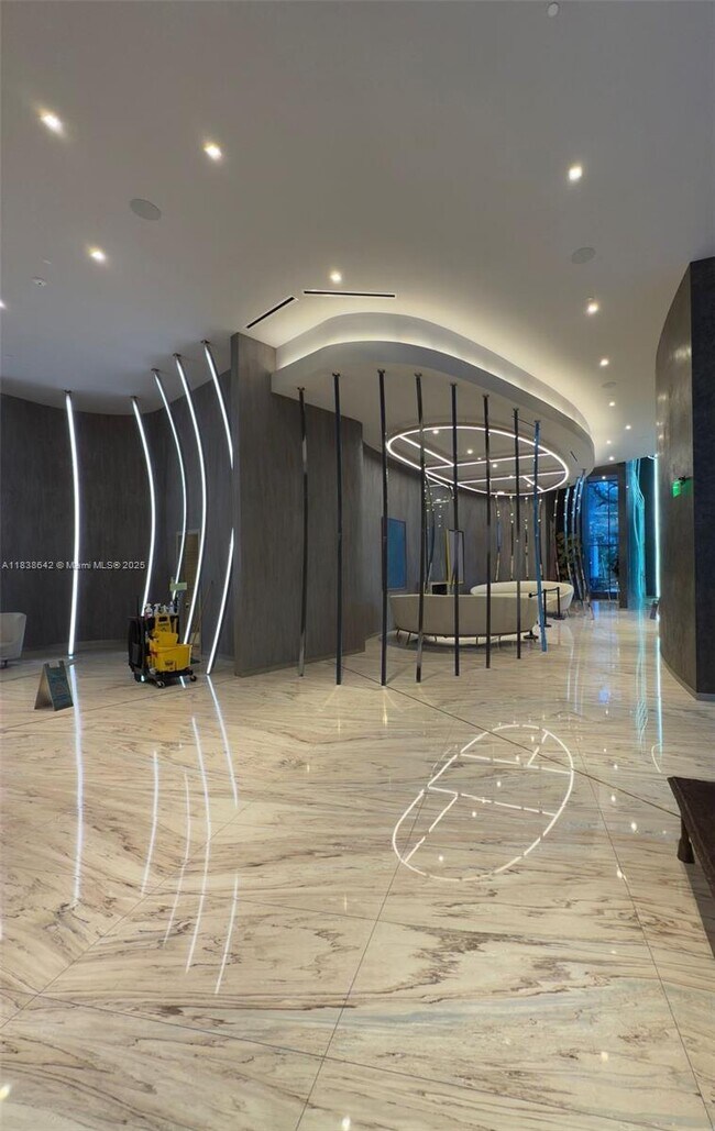 Building Photo - 1000 Brickell Plaza