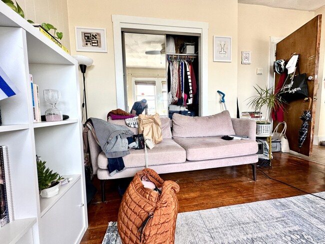 Building Photo - 108 Myrtle St