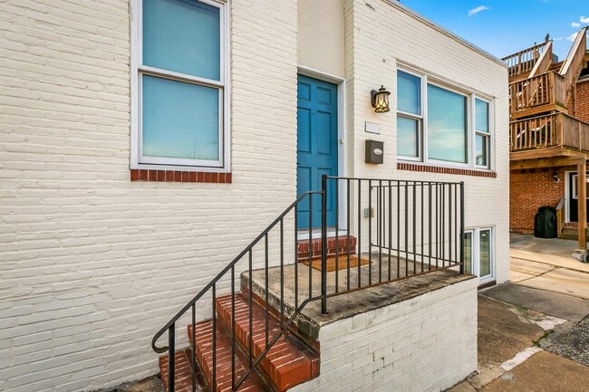 Building Photo - 600 N Linwood Ave