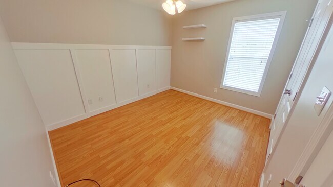 Building Photo - 622 Thorncliff Dr