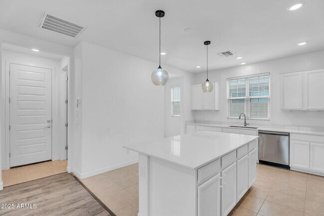 Building Photo - 1159 E Sabino Dr