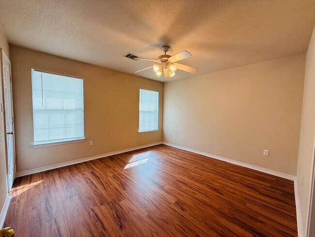 Building Photo - 3107 Yaupon Rd