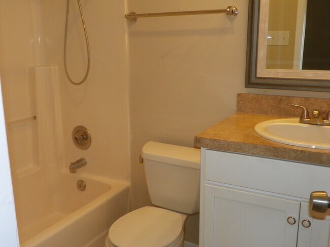 Building Photo - 410.412 Cypress Ln