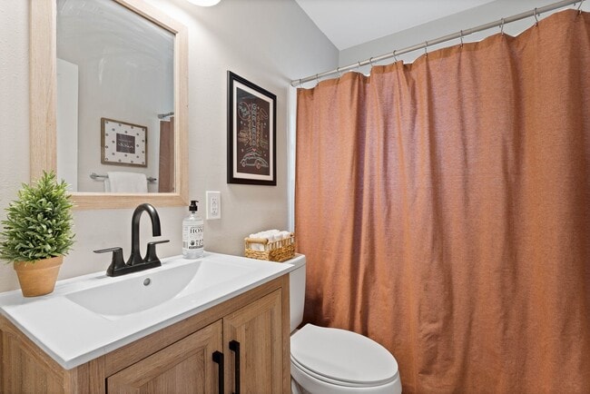 Building Photo - The Garland Bleu 3 bedroom home (Furnished)