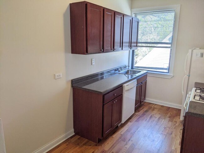 Building Photo - 1 bedroom in Evanston IL 60201