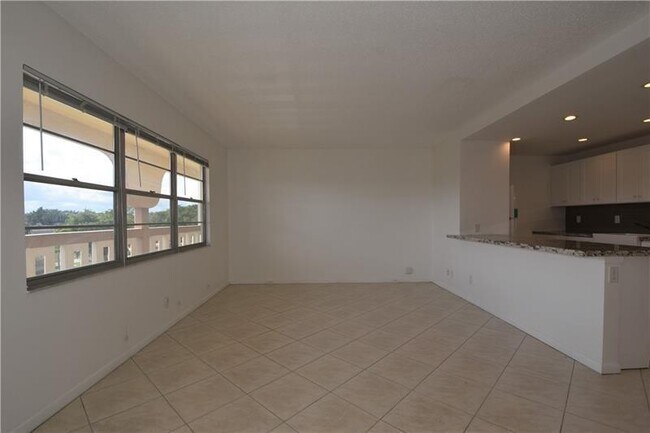 Building Photo - 2801 Victoria Way