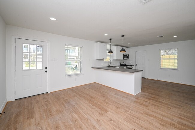 Building Photo - 4710 Hershe St