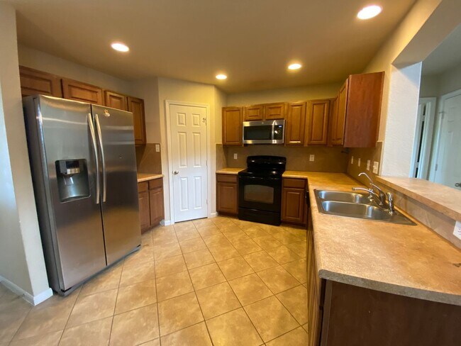 Building Photo - Move In Ready Home in Wolf Creek!