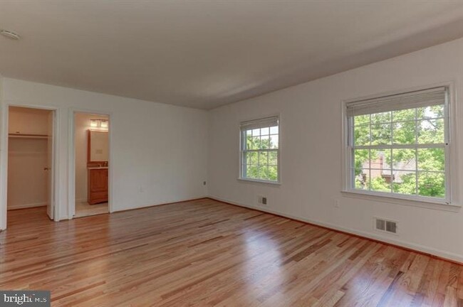 Building Photo - 6667 McLean Dr